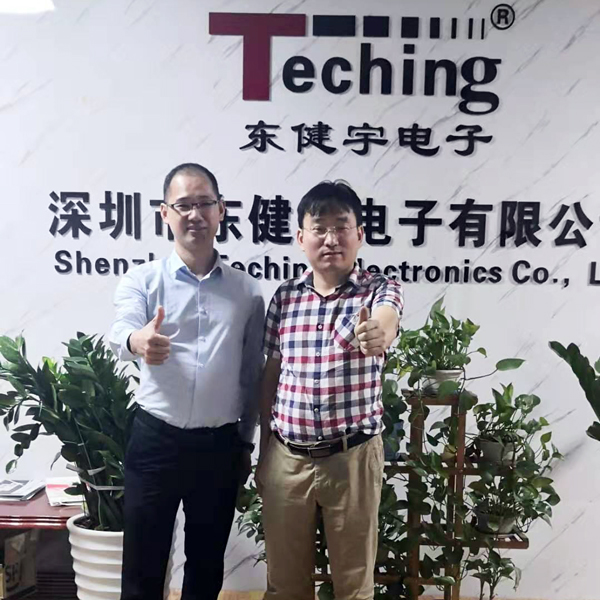 麻豆91在线免费观看连接器与东健宇领导人合照